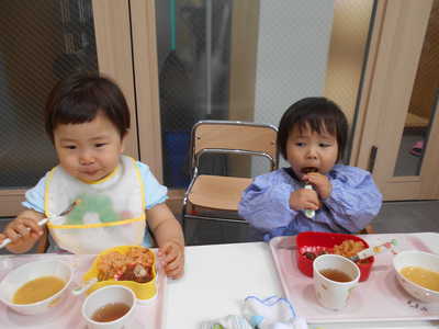  お外でご飯を食べたよ！