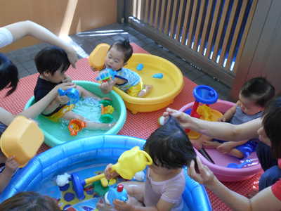  ひよこぐみさんもお水あそびが大好き❣