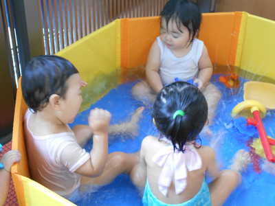  プールでりすぐみ女子会