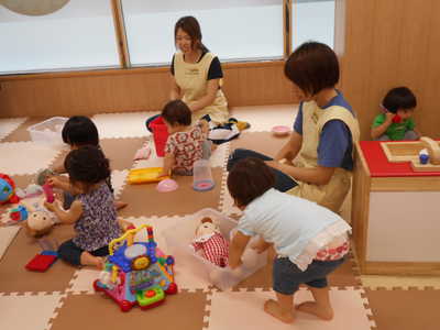  あかちゃんのお世話大忙し