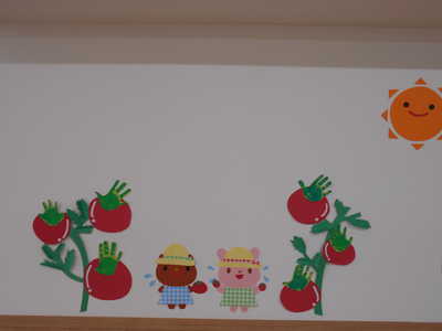  真っ赤なトマト（ひよこ壁面）