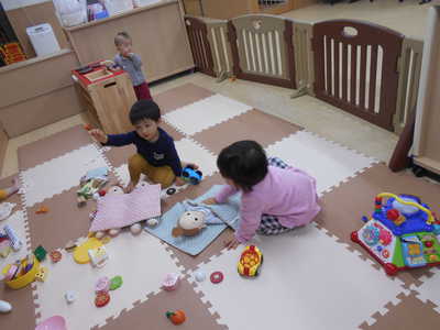  ♪きらきらひかる〜（歌いながら寝かしつけていますよ）