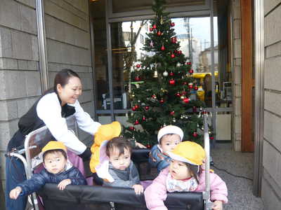  ツリーの前で♪