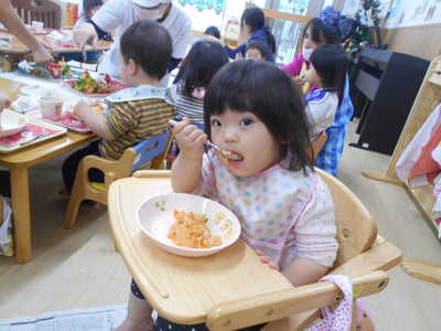  上手に食べてるよ