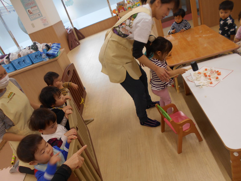 ひよこ組さんも見学しています