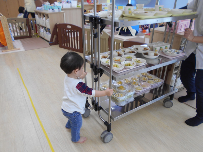 一緒に持ちましょうか