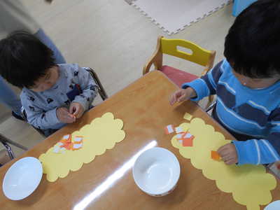  どこに貼ろうかな