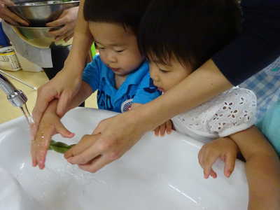  そら豆洗って〜💦