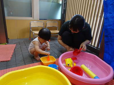  ひよこ組さんも水遊び♬