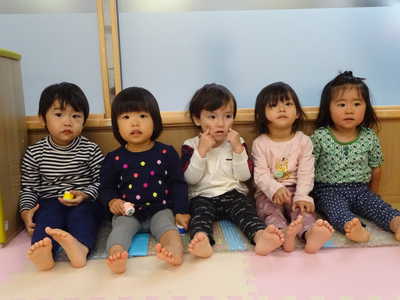  みんなで並んで座ったよ⭐