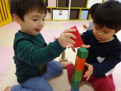  どこまで高く積めるかな〜💓