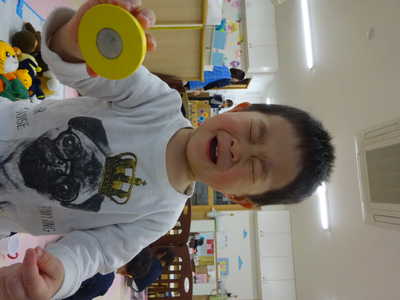  レモンを食べて…「しゅっぱ〜い🍋！！」