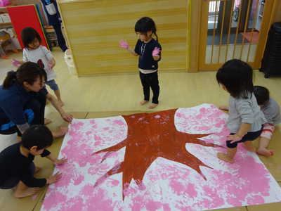  みんなでぺたぺた✋