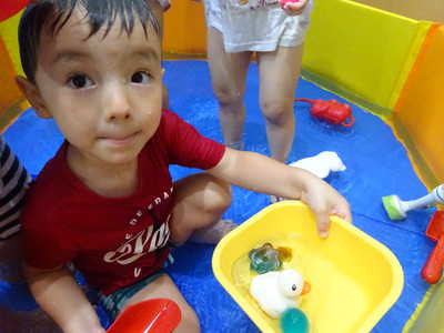  冷たくて気持ちいいね‼