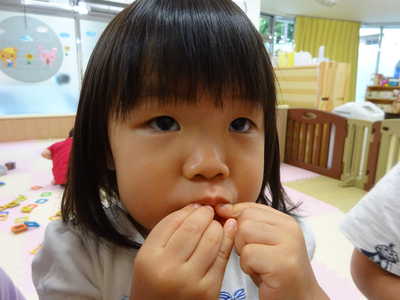  自分達で作ったトマトをぱくっ🍅