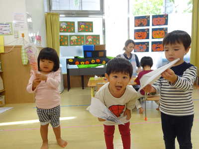  上手に紙飛行機できたよ✨