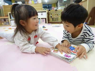  絵本楽しいね❣