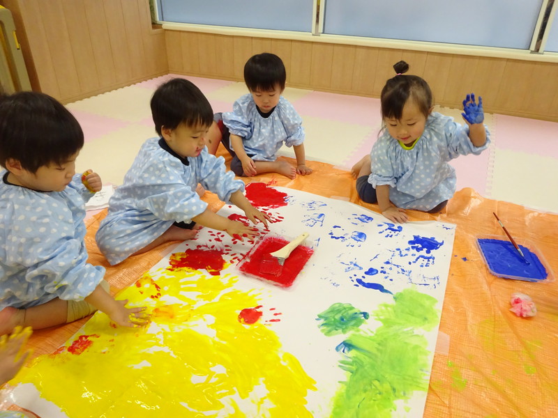 みんなで絵具楽しいな🎶