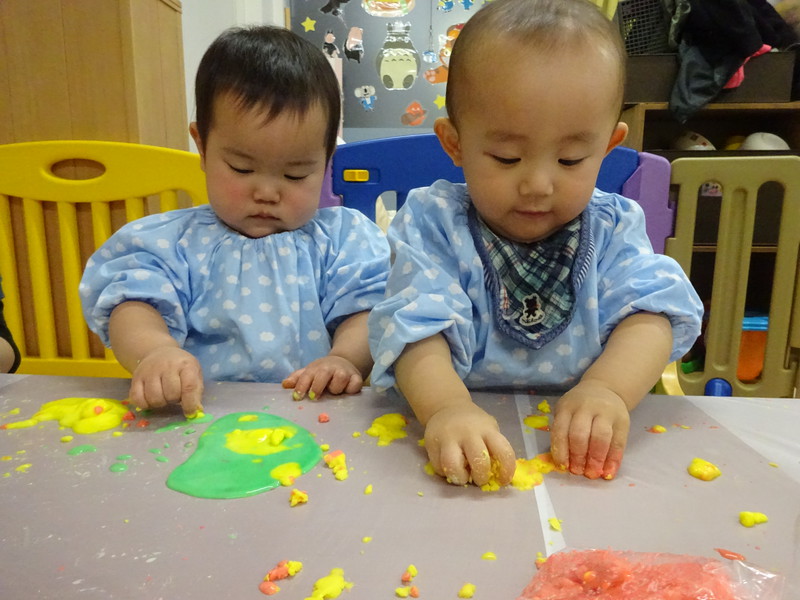 片栗粉で遊んだよ💛